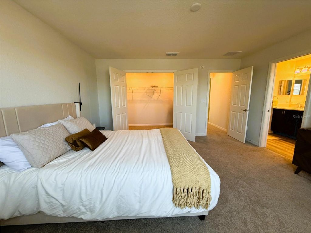 Image 16 of property listing at 390 WINDY WILLOW WAY, St Cloud, FL 34771