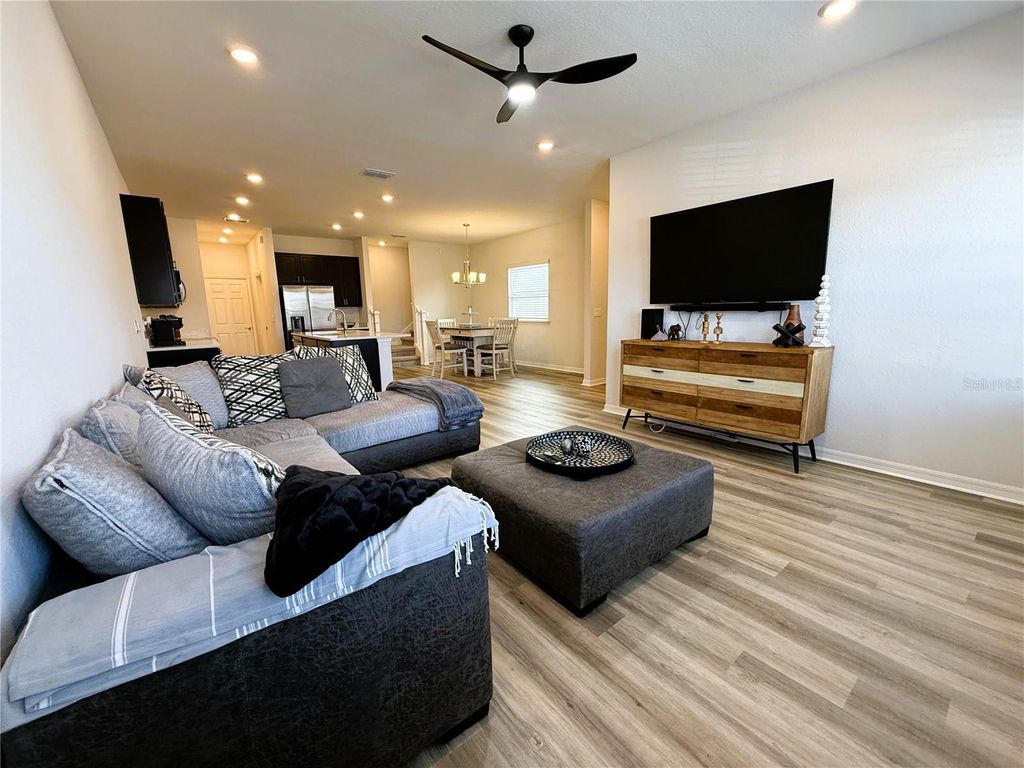 Image 3 of property listing at 390 WINDY WILLOW WAY, St Cloud, FL 34771