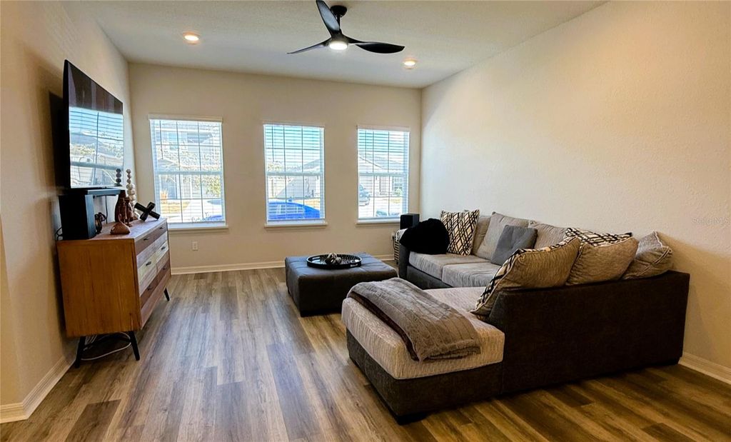 Image 4 of property listing at 390 WINDY WILLOW WAY, St Cloud, FL 34771