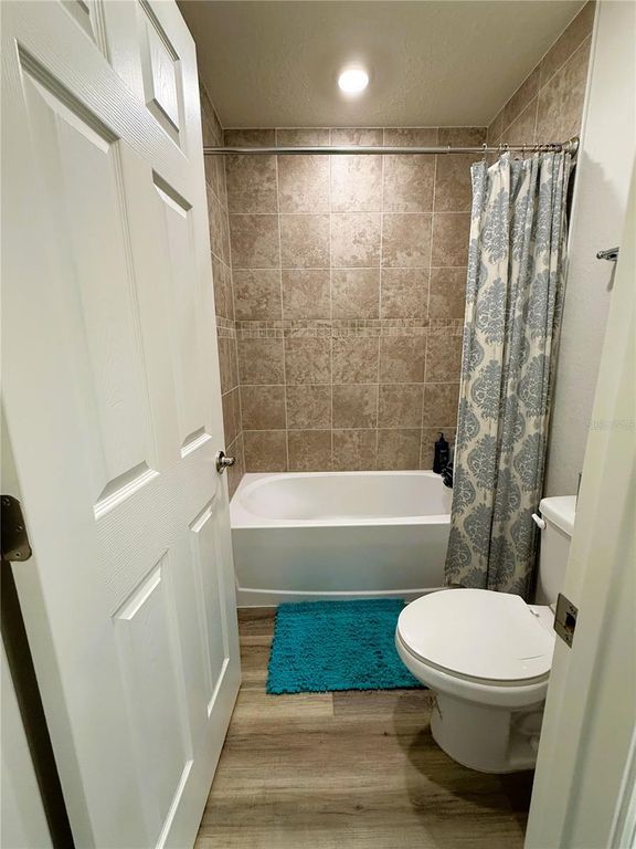 Image 32 of property listing at 390 WINDY WILLOW WAY, St Cloud, FL 34771