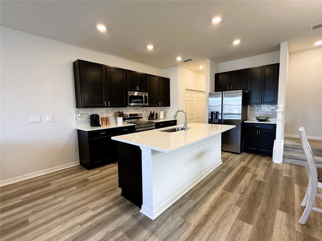 Image 6 of property listing at 390 WINDY WILLOW WAY, St Cloud, FL 34771