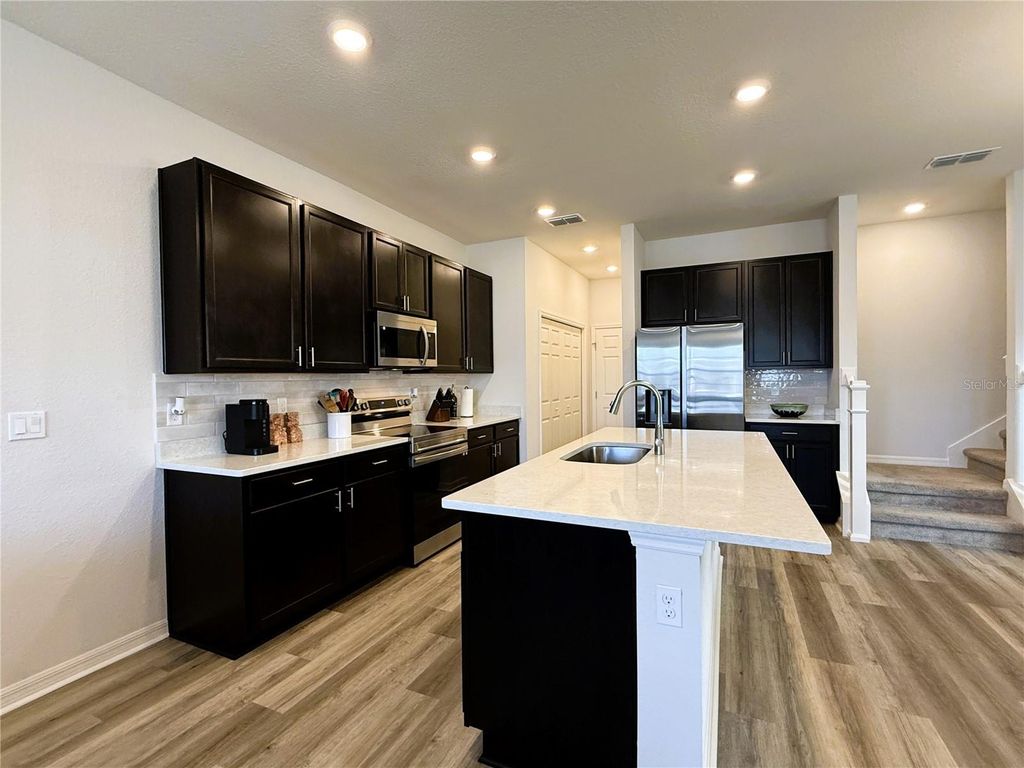 Image 7 of property listing at 390 WINDY WILLOW WAY, St Cloud, FL 34771