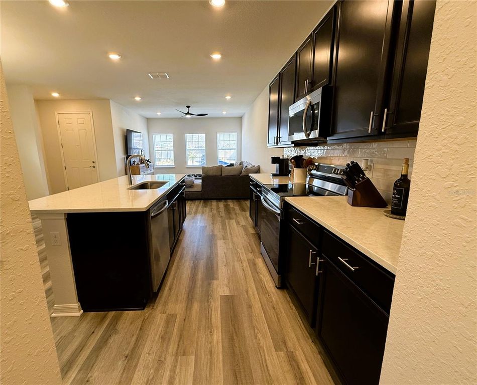 Image 8 of property listing at 390 WINDY WILLOW WAY, St Cloud, FL 34771