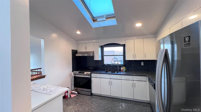 19-07 Clintonville Street 2Fl, Whitestone, NY 11357