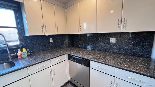 19-07 Clintonville Street 2Fl, Whitestone, NY 11357