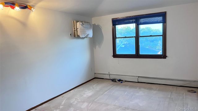 19-07 Clintonville Street 2Fl, Whitestone, NY 11357