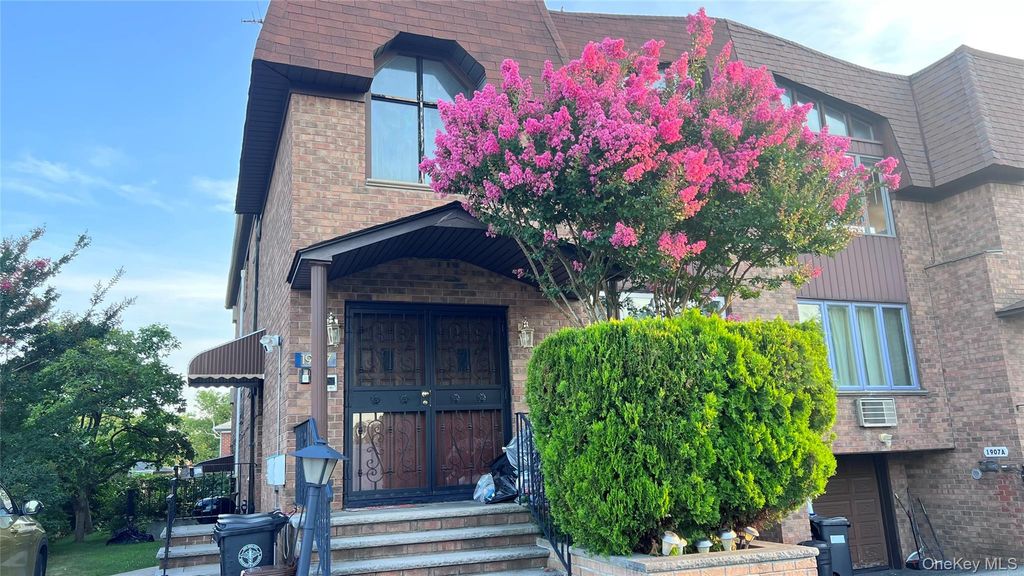 19-07 Clintonville Street 2Fl, Whitestone, NY 11357