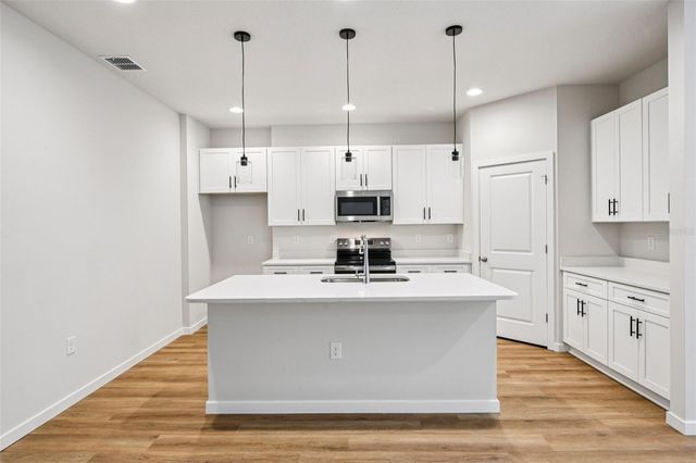 536 E BERESFORD AVENUE, Deland, FL 32724