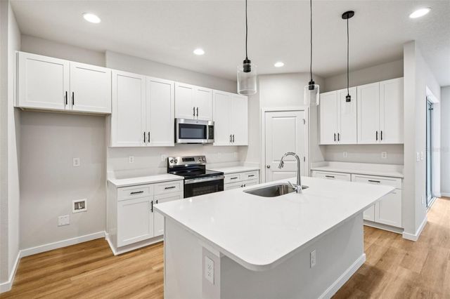 536 E BERESFORD AVENUE, Deland, FL 32724