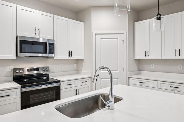 536 E BERESFORD AVENUE, Deland, FL 32724