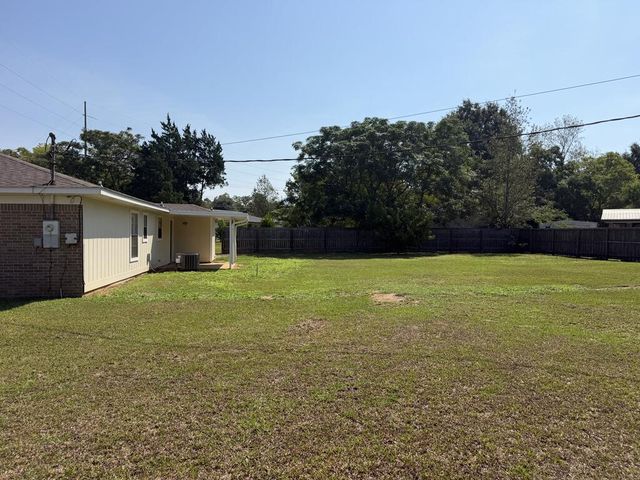 2103 Flynn Rd., Dothan, AL 36303