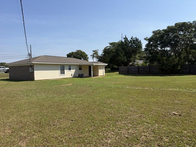 2103 Flynn Rd., Dothan, AL 36303