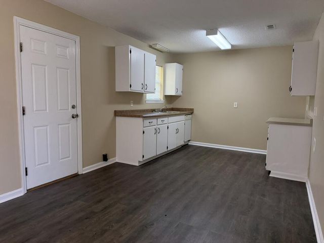 2103 Flynn Rd., Dothan, AL 36303