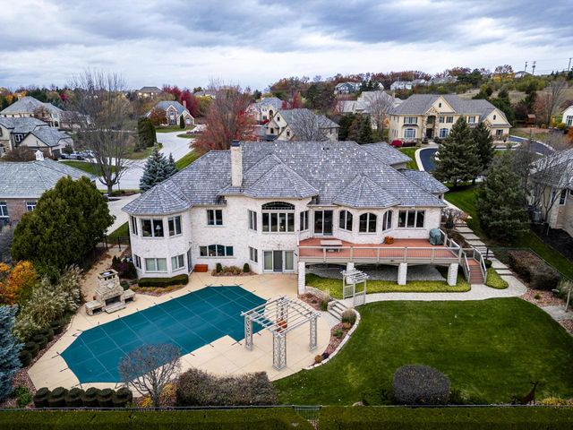 1701 E Bristlecone DRIVE, Hartland, WI 53029