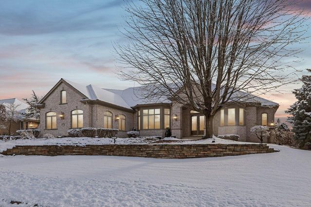 1701 E Bristlecone DRIVE, Hartland, WI 53029