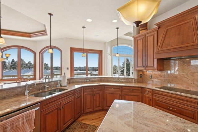 1701 E Bristlecone DRIVE, Hartland, WI 53029