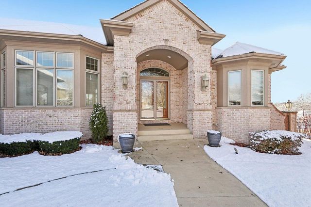 1701 E Bristlecone DRIVE, Hartland, WI 53029