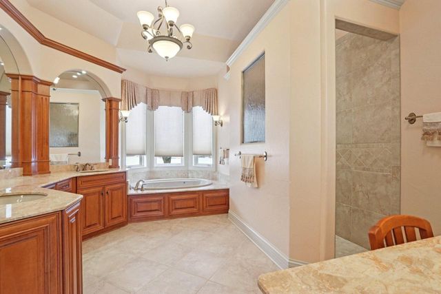 1701 E Bristlecone DRIVE, Hartland, WI 53029