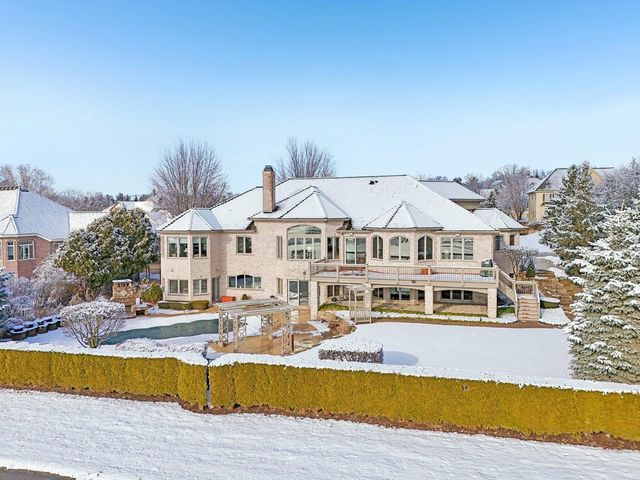 1701 E Bristlecone DRIVE, Hartland, WI 53029