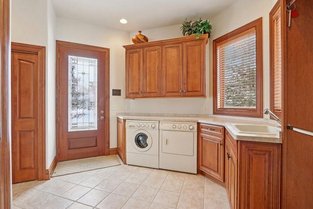 1701 E Bristlecone DRIVE, Hartland, WI 53029