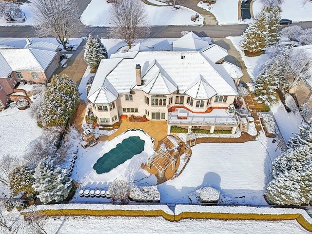 1701 E Bristlecone DRIVE, Hartland, WI 53029