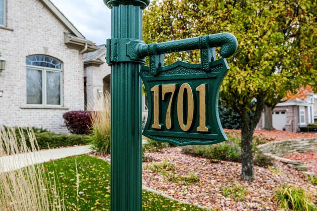 1701 E Bristlecone DRIVE, Hartland, WI 53029