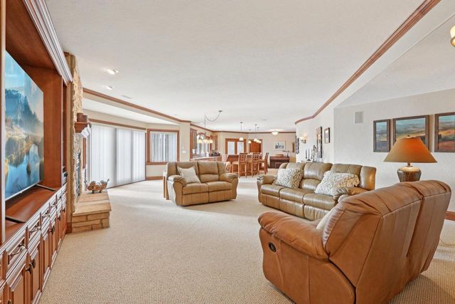 1701 E Bristlecone DRIVE, Hartland, WI 53029