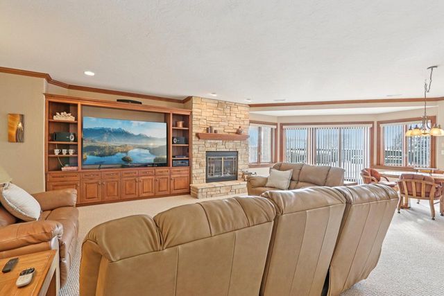 1701 E Bristlecone DRIVE, Hartland, WI 53029