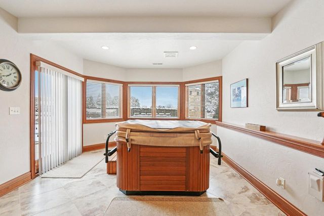 1701 E Bristlecone DRIVE, Hartland, WI 53029