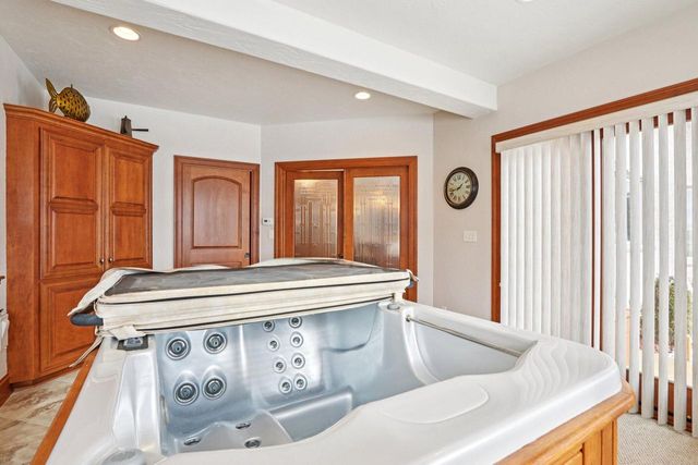 1701 E Bristlecone DRIVE, Hartland, WI 53029