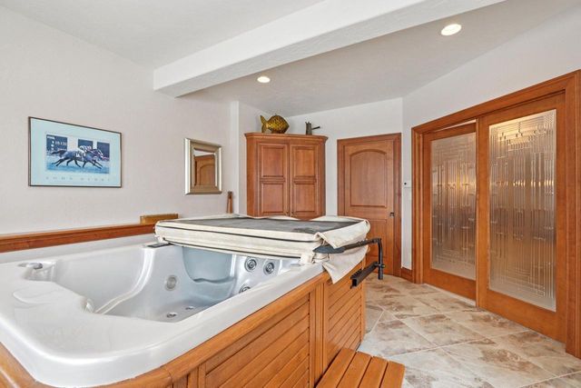 1701 E Bristlecone DRIVE, Hartland, WI 53029