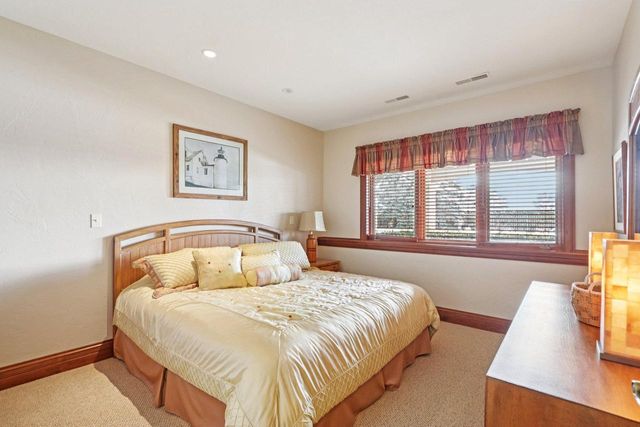 1701 E Bristlecone DRIVE, Hartland, WI 53029