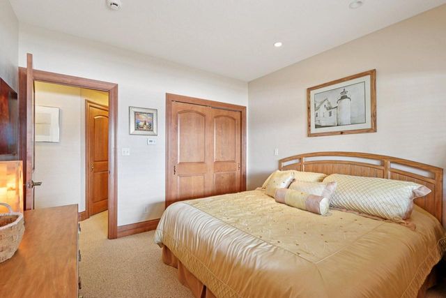 1701 E Bristlecone DRIVE, Hartland, WI 53029