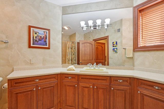 1701 E Bristlecone DRIVE, Hartland, WI 53029