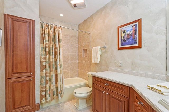 1701 E Bristlecone DRIVE, Hartland, WI 53029