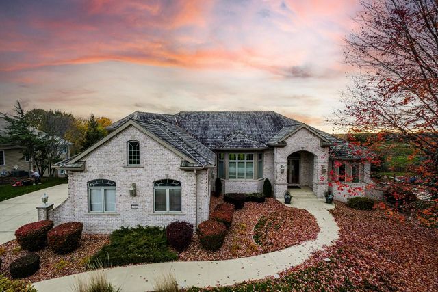 1701 E Bristlecone DRIVE, Hartland, WI 53029