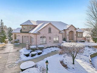 1701 E Bristlecone DRIVE, Hartland, WI 53029