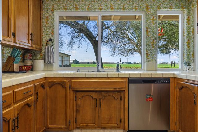 24836 Arthur Rd, Escalon, CA 95320