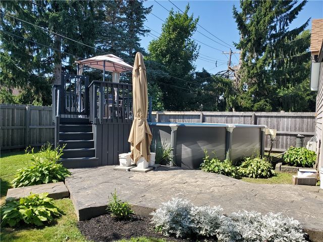 20 Emerald Drive, West Seneca, NY 14224