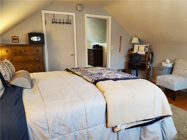 20 Emerald Drive, West Seneca, NY 14224