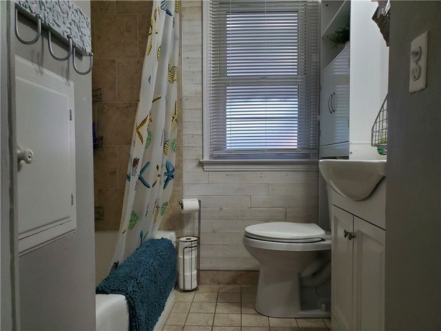 20 Emerald Drive, West Seneca, NY 14224