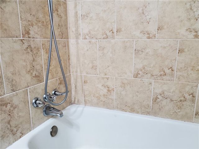 20 Emerald Drive, West Seneca, NY 14224