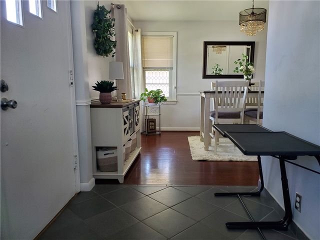 20 Emerald Drive, West Seneca, NY 14224