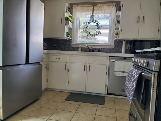 20 Emerald Drive, West Seneca, NY 14224