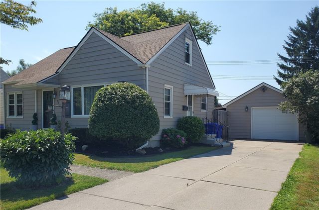 20 Emerald Drive, West Seneca, NY 14224