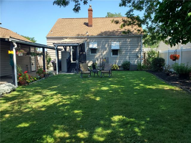 20 Emerald Drive, West Seneca, NY 14224
