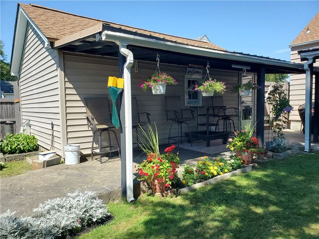 20 Emerald Drive, West Seneca, NY 14224