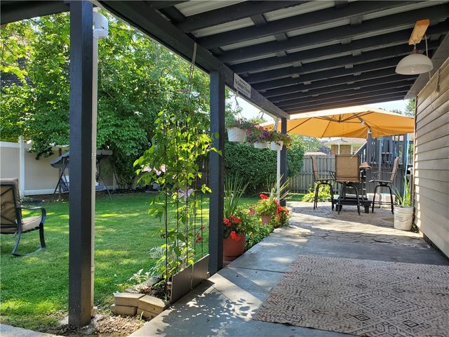 20 Emerald Drive, West Seneca, NY 14224