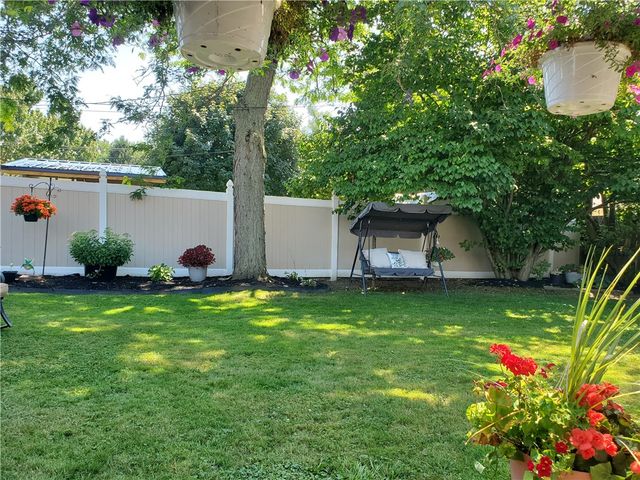 20 Emerald Drive, West Seneca, NY 14224