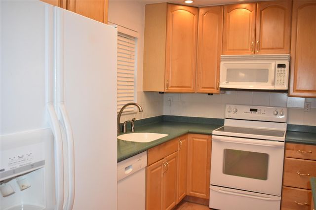 2377 SW 16th Dr, Deerfield Beach, FL 33442